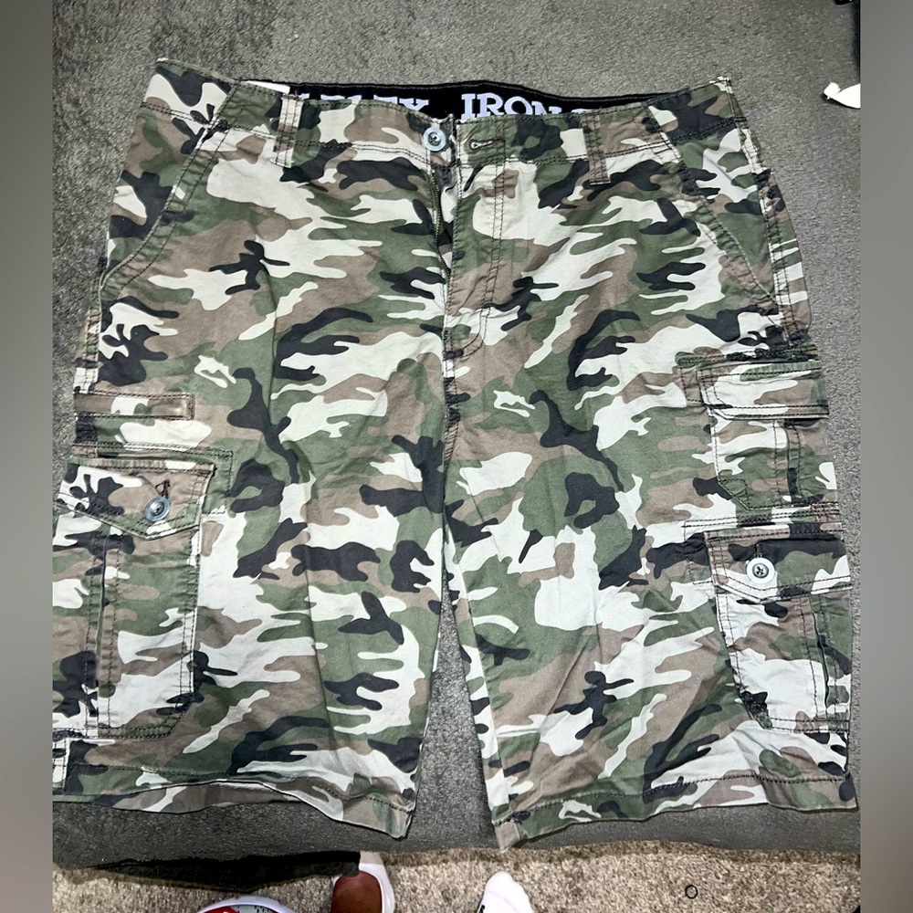 Camo size 34 men’s shorts